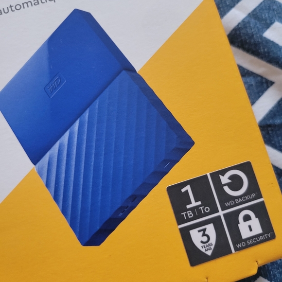 My Passport (WD) Blue Portable Storage - Picture 2 of 5